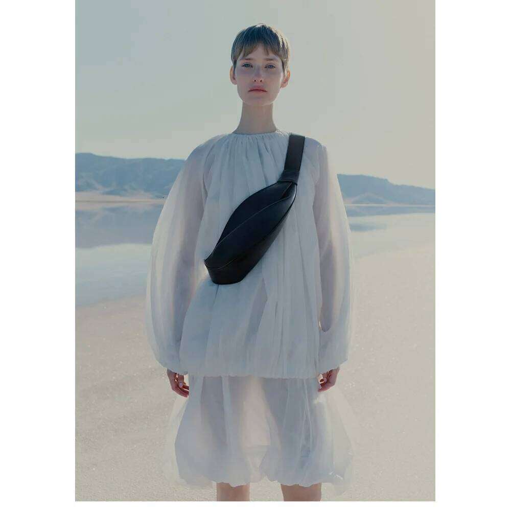 Hot Large Capacity Pillow Shaped Personalized Niche Travel Smooth Cowhide Crossbody Bag