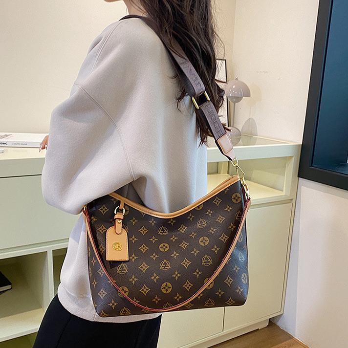 Free delivery designer shoulder bag Simple casual crossbody bag comfortable fashionable high-end style