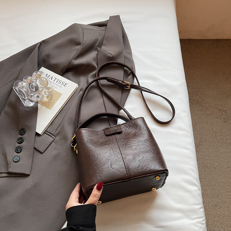 Designer Retro Women's Handbag Autumn/Winter New Fashion Shoulder Bag Multi functional Commuter Crossbody Bag