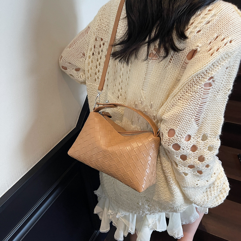 Free shipping designer bag Niche Design Handwoven Dumpling Bag Handheld Pillow Bag for Women New Single Shoulder Crossbody Bag