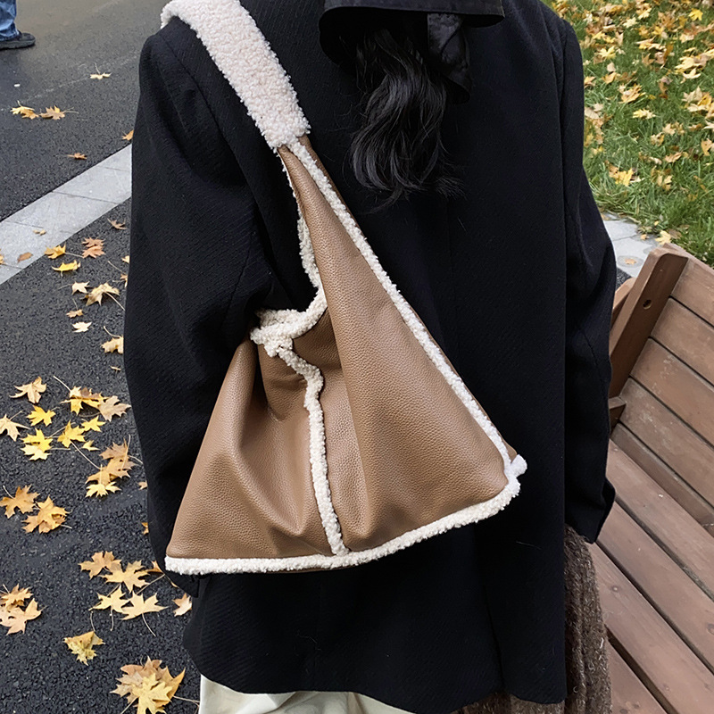 Autumn and winter new fur shoulder bag designer women's armpit bag fashionable retro nostalgic plush handbag