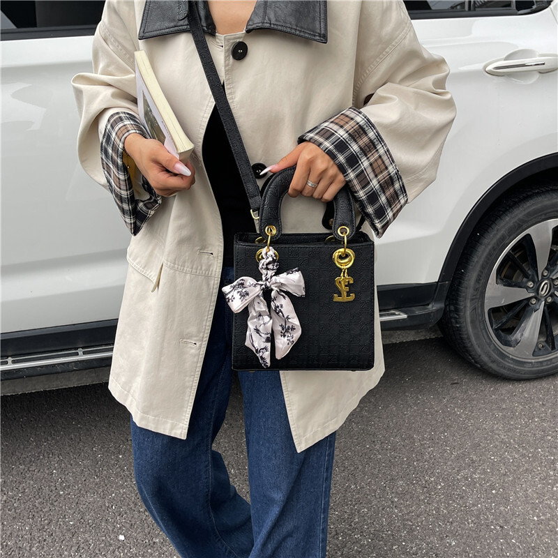 Free shipping designer bag High-Quality Textured Silk Scarf Bag New Fashionable Stylish Crossbody Handbag Crossbody Bag