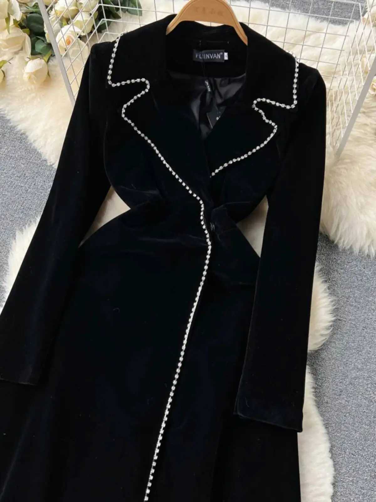 Autumn Winter Thicken Black Velvet Trenches Coats Women Long Windbreakers Overcoats M251027