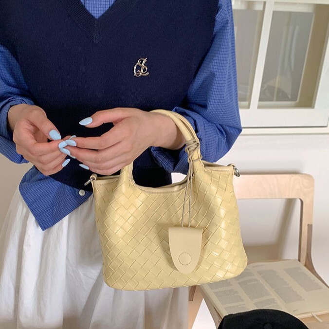 Free shipping designer bag Woven Bag for Women New Fashion Versatile Handbag Crossbody Bag Large Capacity Casual Commuter Shoulder Tote Bag