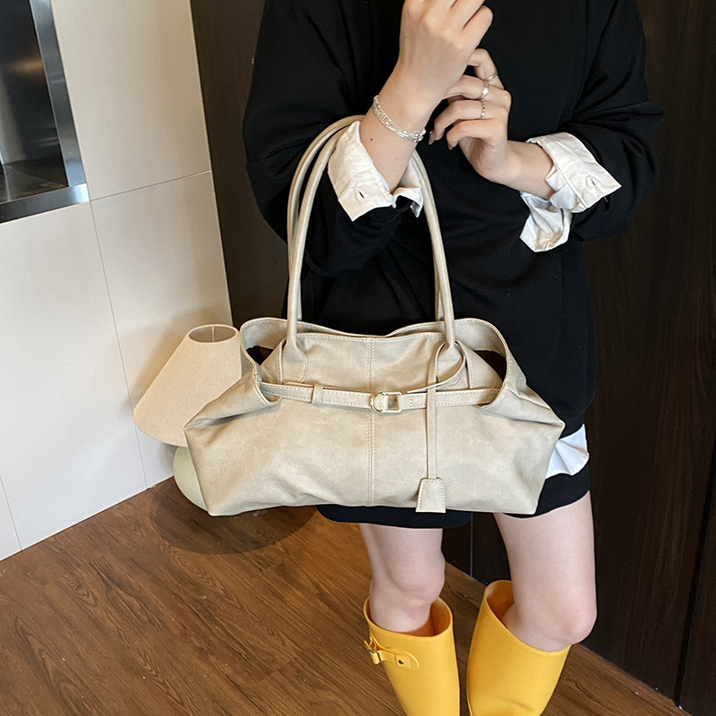 Free shipping designer bag Casual Commuting Large Capacity Bag for Women New Fashion Versatile Shoulder Underarm Bag Handheld Tote Bag