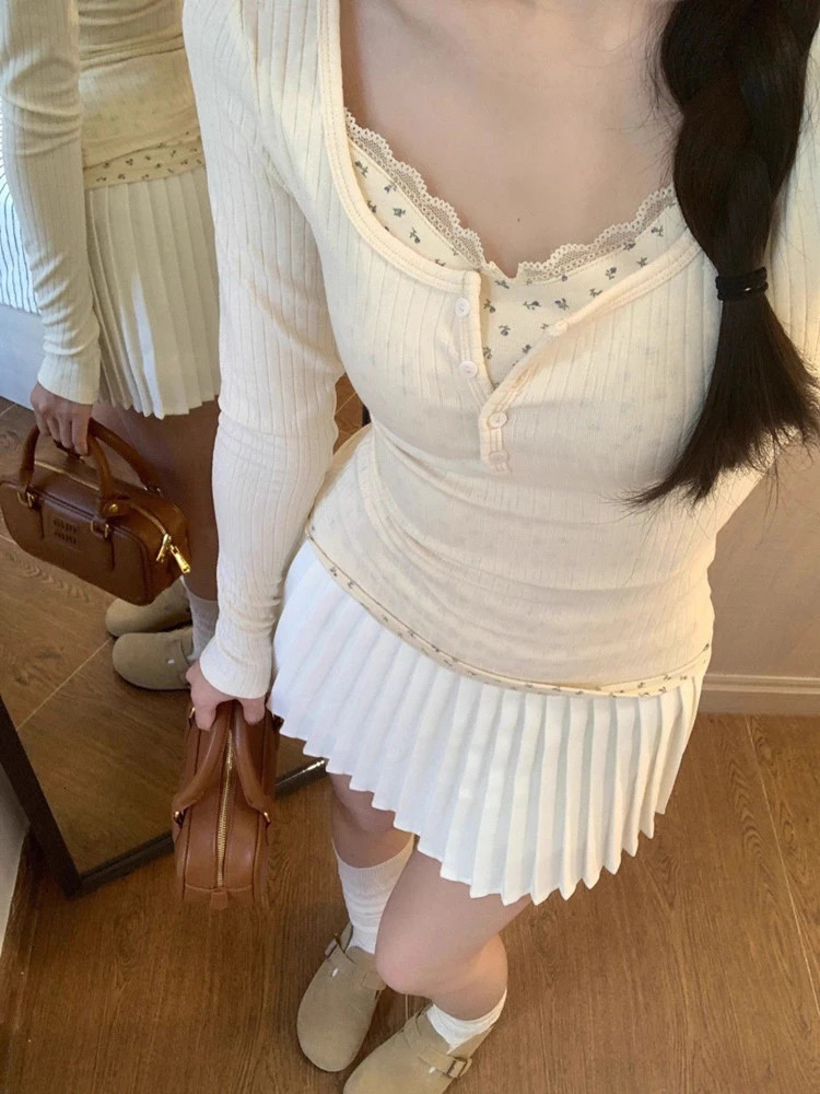 Floral Patchwork Long Sleeve Tshirt False Twopiece Lace Women Top 2025 Spring Slimming Tshirt Fashion Korean Style Clothing 251027