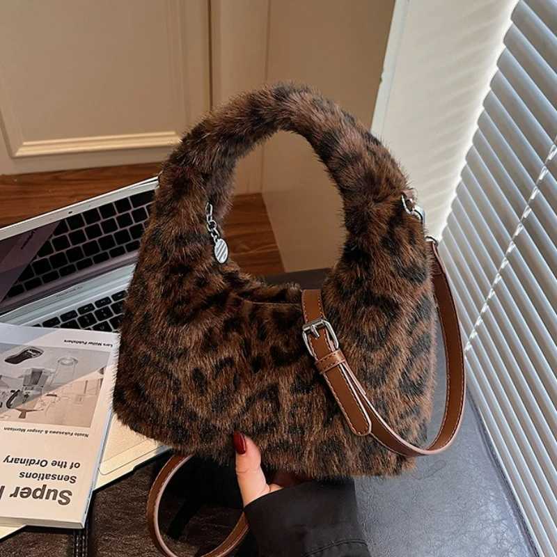 New Luxury Designer Hobo Bag Women Fashion Faux Fur Leopard Print Shoulder Handle Bag Cute Plush Casual Crossbody Bag Y251027