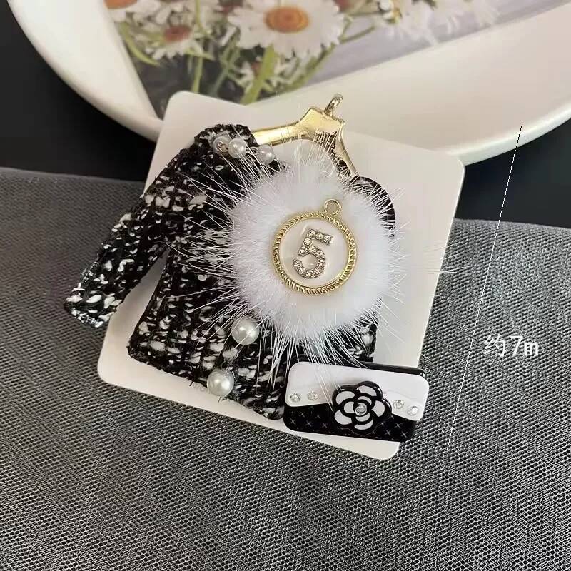 Creative Number 5 Black White Fabric Mink Hair Brooch Plush Clothes Bag Hat Pearl Corsage Brooches Coat Pendant for Women Gift