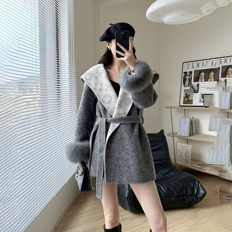Luxury winter high-end women's new hooded printed double-sided coat, women's mid to long imitation fox fur sleeve fur coat