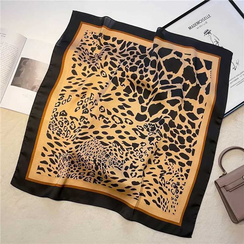 Fashion Wen Silk Scarf Ladies opard Print Shawl band Small Hair Scarves Bandana Fa Handkerchi Scarves 70Cm SquareW251027