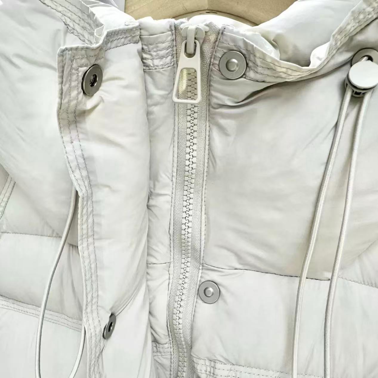 Women's Short Puffer Jacket with Cloud-like Texture 2025 New Style - White Goose Down Thickened & Warm Hooded Bread-style Outerwear