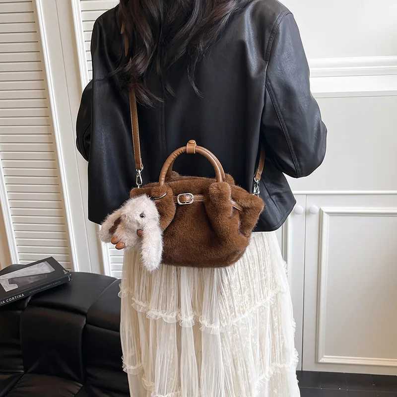 Women Shoulder Crossbody Bag Faux Fur Mini Bucket Bag Luxury Plush Commuter Handbag Fashion Large Capacity Y251027