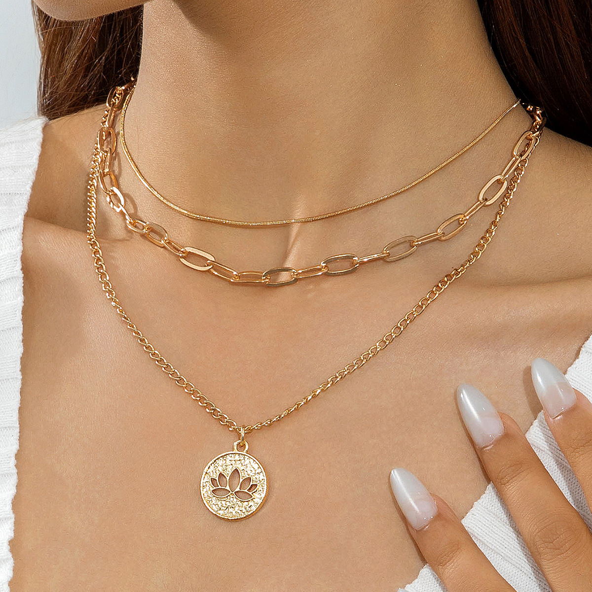 Designer necklace Simple personalized round irregular gold coin necklace with relief pendant collarbone chain Valentine's Day gift gold necklace 