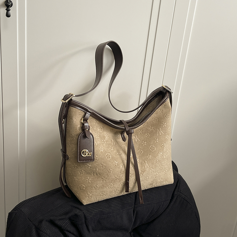 2025 New Women's Fashion Shoulder Bag, Casual, Simple, Advanced, Classic Banquet Bag, Women's Spring Multi functional Essential Handheld Sho