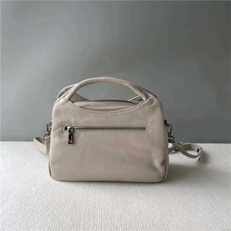 Niche Design Textured Messenger Lightweight Easy To Carry, Simple And Versatile, Fashionable Commuter Bag, 2025