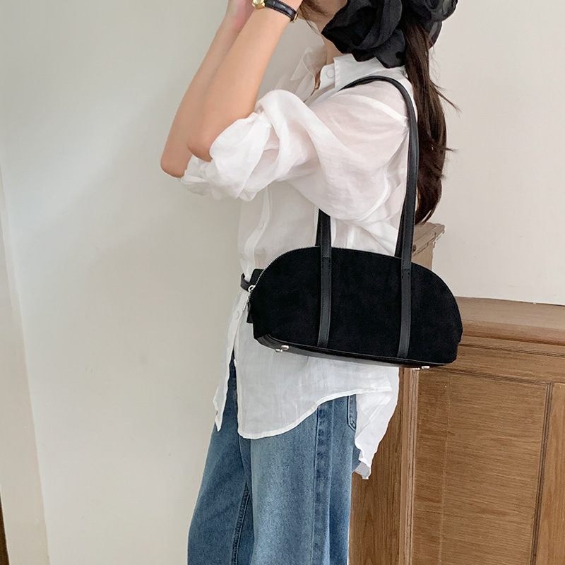 Designer's autumn and winter new hair stick bag, women's multifunctional shoulder bag, high-end large capacity commuting armpit bag
