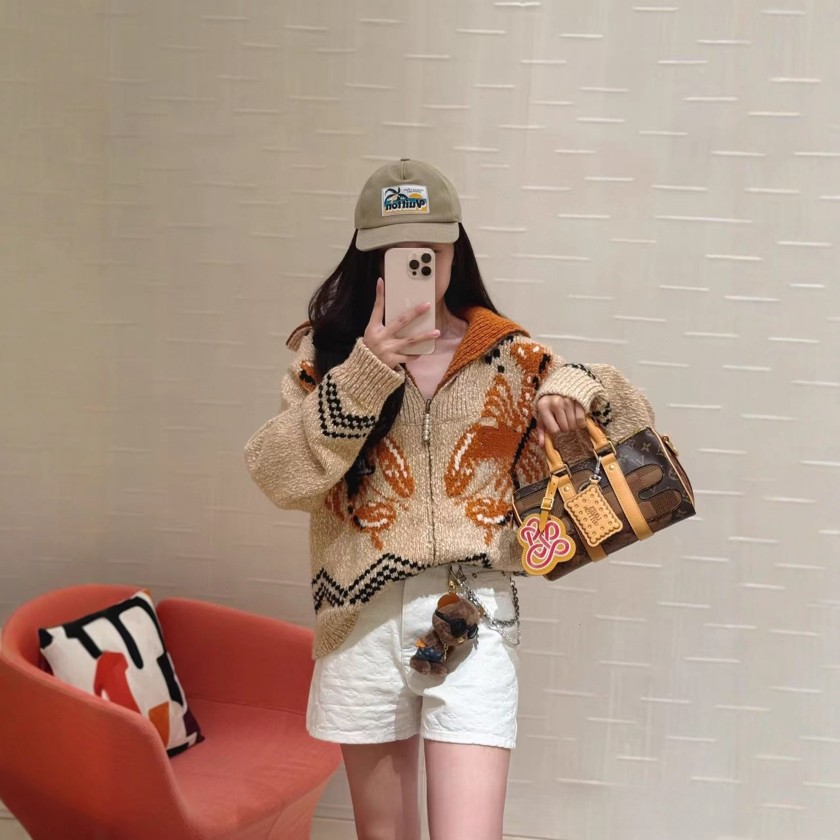 New high-end autumn and winter designer neutral jacket, crab meat knitted edge zipper cardigan style, luxurious sweater, fashionable sweater