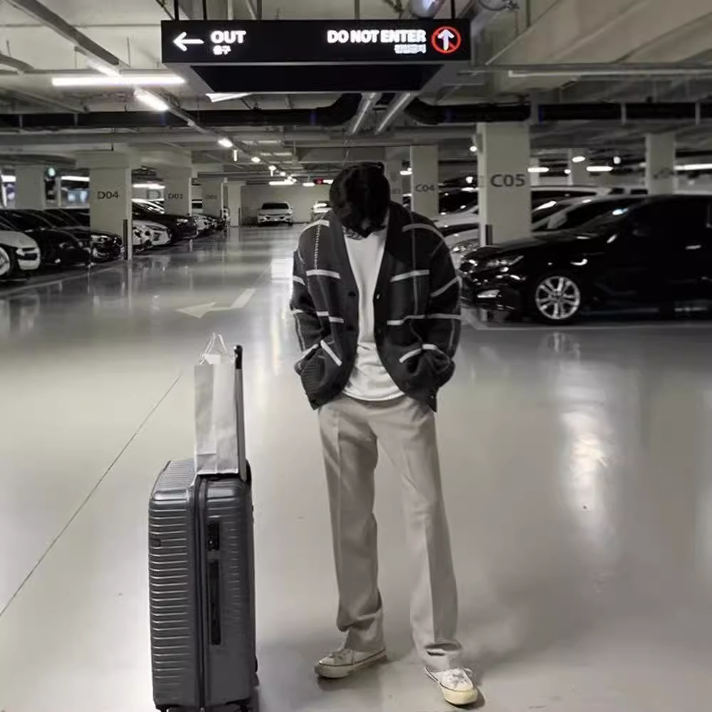 Spring And Autumn New Trendy Cardigan Sweater For Men Korean Designer Sweater Version British Plaid Striped Sweater Jacket Men's V-neck Sweater