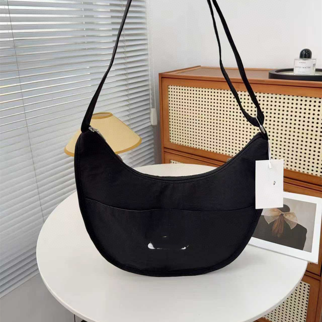 Designer Fashion Lightweight Sports Shoulder Bag New Trendy Crossbody Bag Lightweight Waterproof Travel Leisure Bag