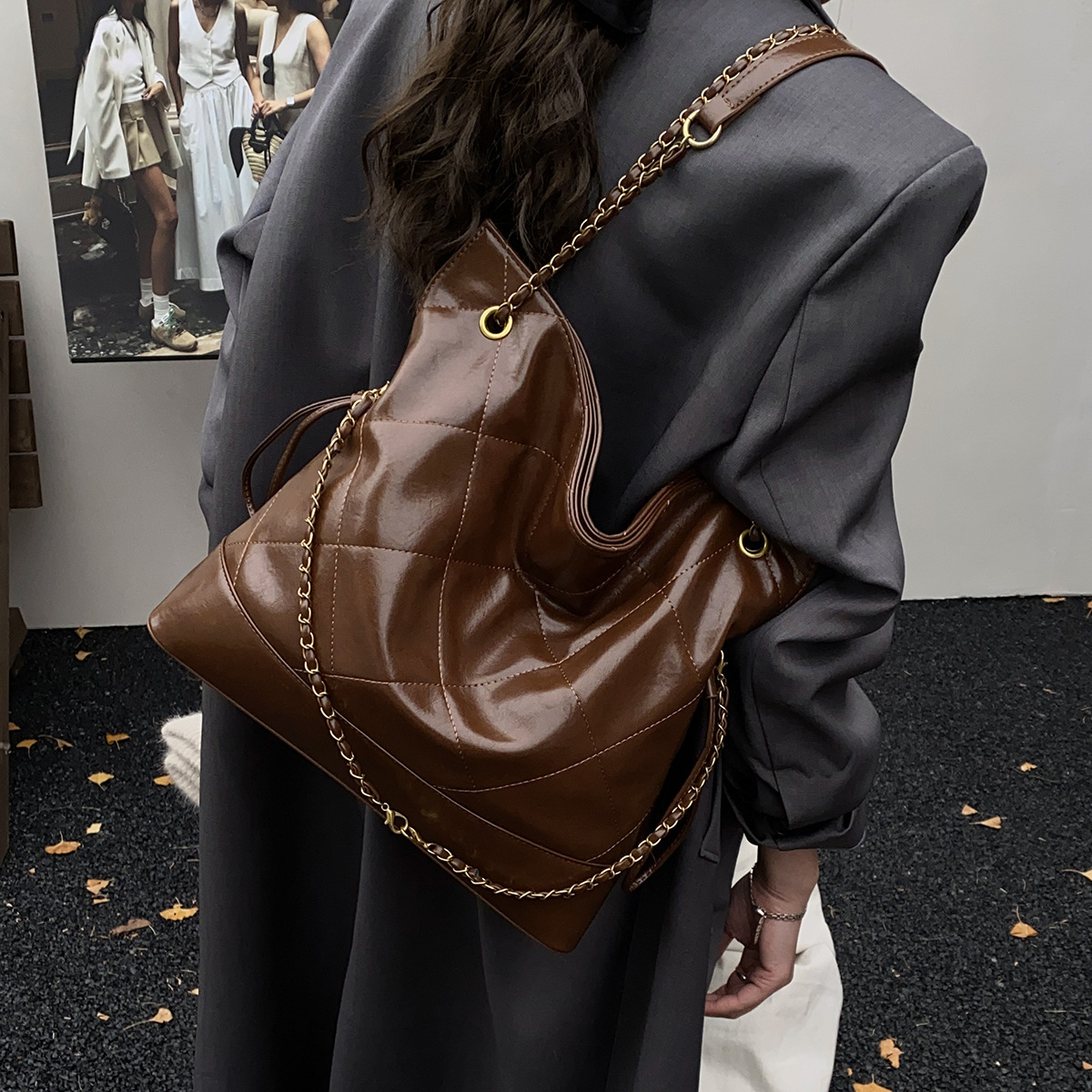 French retro large capacity style handbag autumn and winter new style French diamond grid chain bucket bag women's shoulder bag luxury designer b