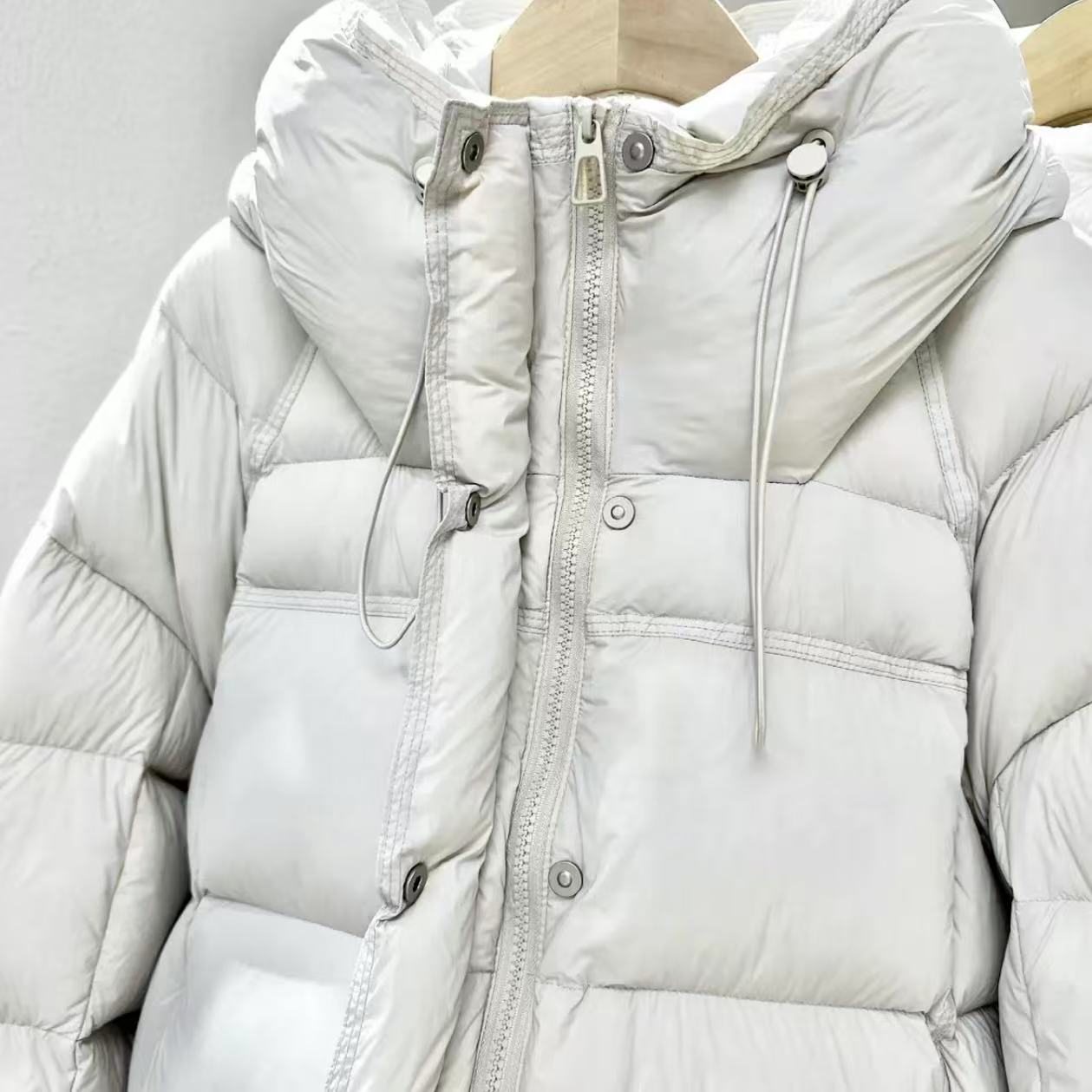Women's Short Puffer Jacket with Cloud-like Texture 2025 New Style - White Goose Down Thickened & Warm Hooded Bread-style Outerwear