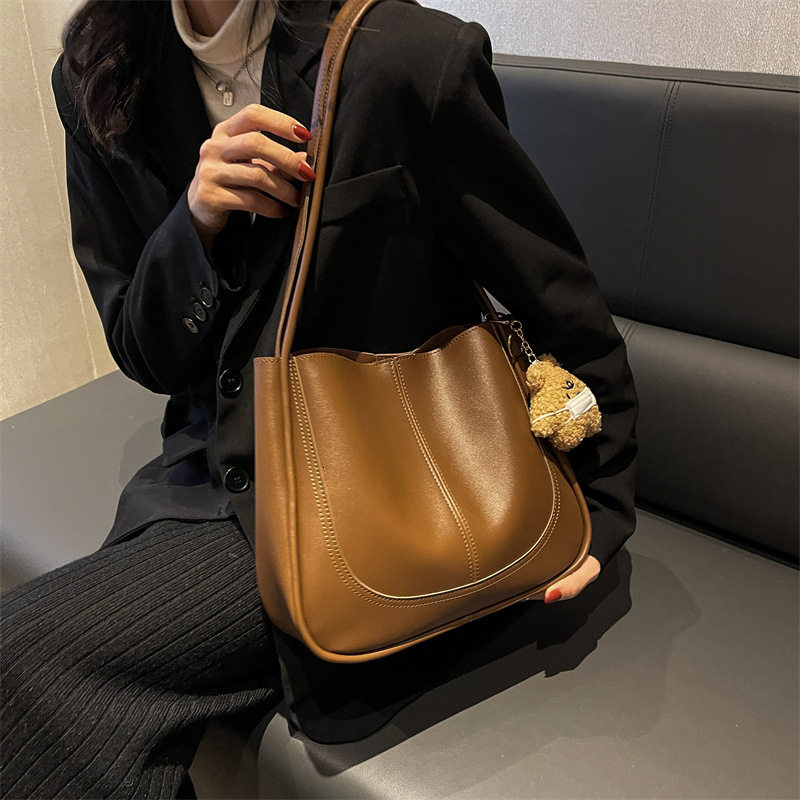 Free shipping designer bag Fashionable Textured Bucket Bag for Women 2023 New Simple Large Capacity Shoulder Underarm Commuter Tote Bag