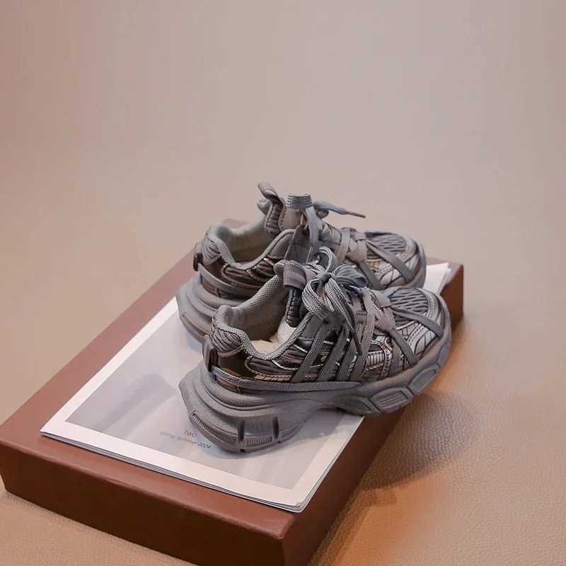 Childrens Sneakers Chunky 2024 New Girls Basketball Shoes Fashion Versatile s Causal Boys Sports Shoes for School Breathable S251027