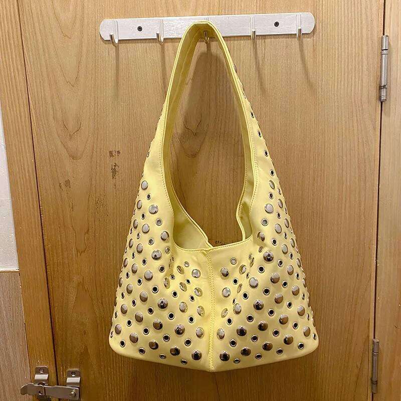 Trendy Punk Style Round Rivet Inlaid Premium Sense Bucket European And American Women's Underarm Shoulder Bag