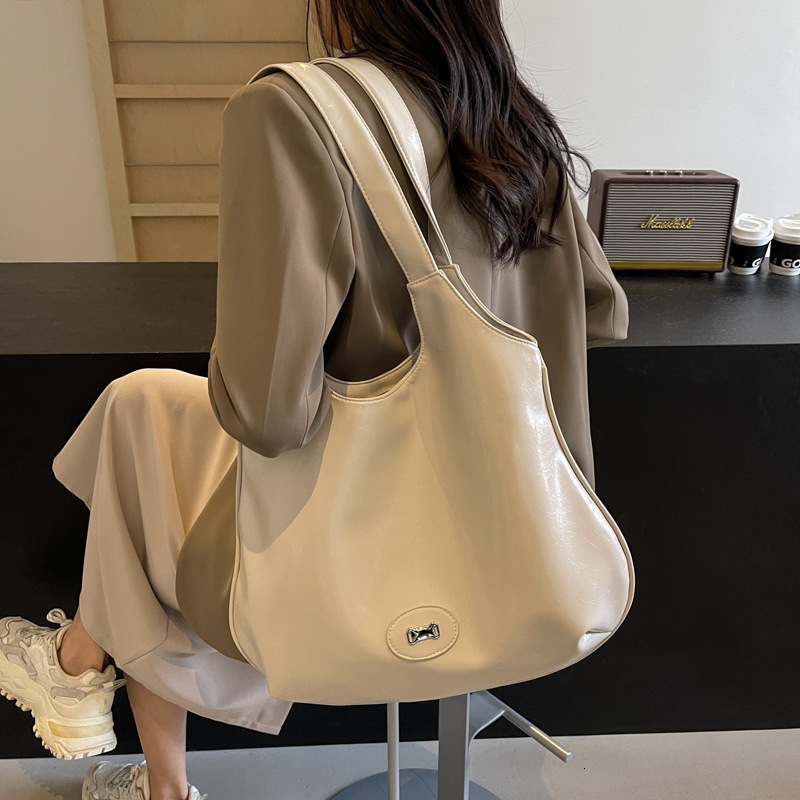Free shipping designer bag Textured Oil Wax Leather Single Shoulder Tote Bag Casual Large Capacity Commuter Bag for Women Trendy Versatile Underarm Ba
