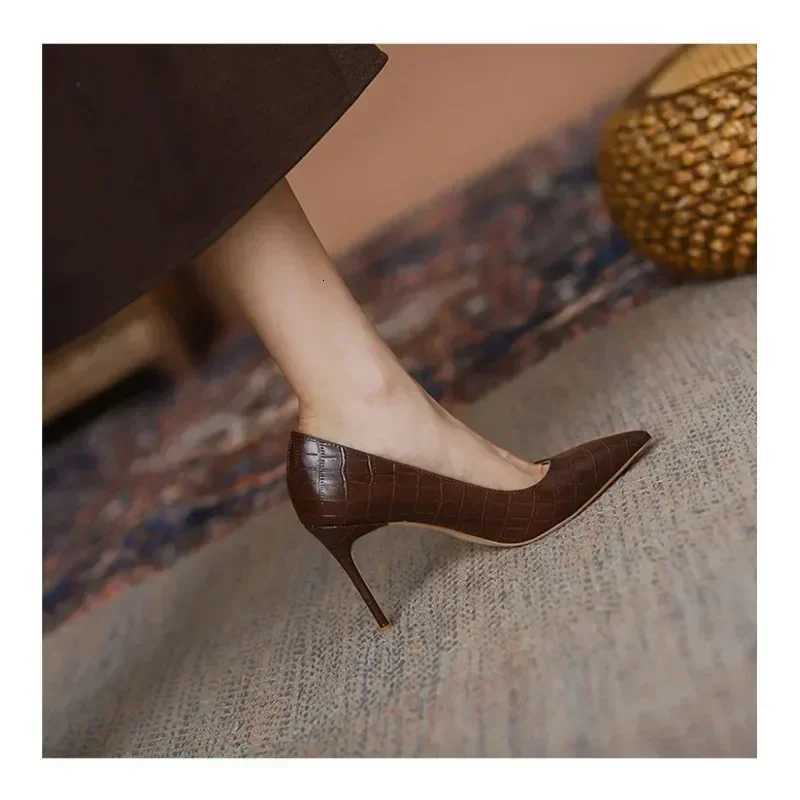 2025 Spring and Summer New Brown Comfortable Allmah High Heels Womens Stiletto Sexy Single Shoes Zapatos De MujerXJ251027