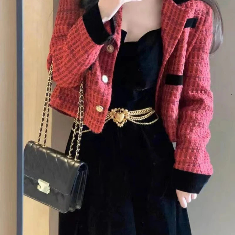 Fashion small fragrance multilayer golden heartshaped waist chain Celebrity style creative fringe belt chain dress accessories 251024