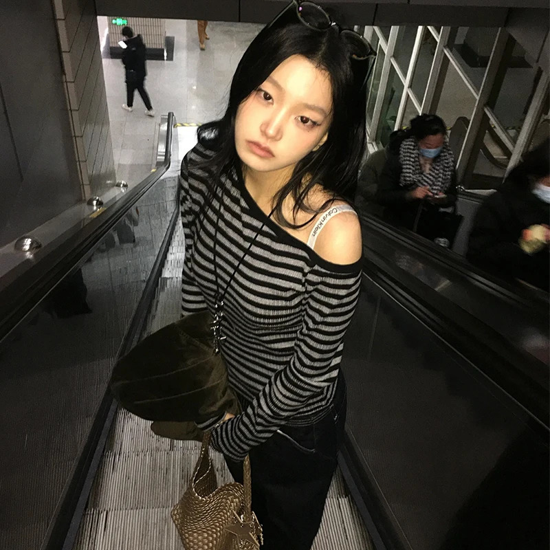 Genayooa Japanese Y2k Tshirt Women Long Sleeve Off Shoulder Striped Crop Tops Y2k Grunge 2000s Aesthetic Streetwear T Shirts 251027