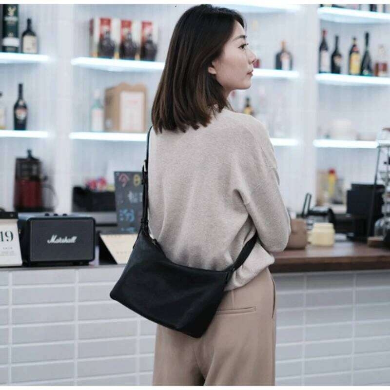 Retro Korean Style Genuine Leather Women's Simple Commuter Handbag Crossbody Shoulder Bag Hobos Shape Female Small Purses 251027