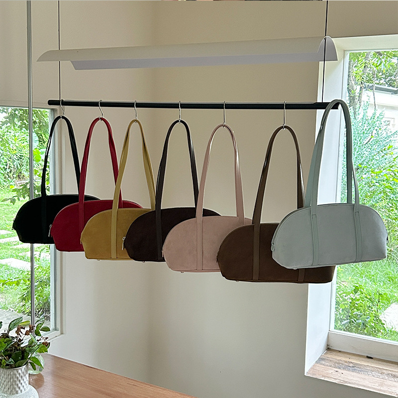 Designer's autumn and winter new hair stick bag, women's multifunctional shoulder bag, high-end large capacity commuting armpit bag