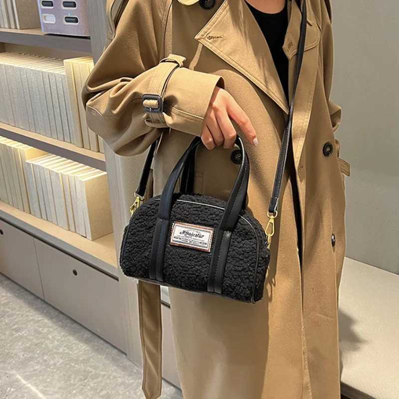 Children Messenger Bags Lamb Wool Purse and Handbag Women Fashionable Crossbody Bag Designer Bags Mother Kids Bags for Girl Sac Y251027