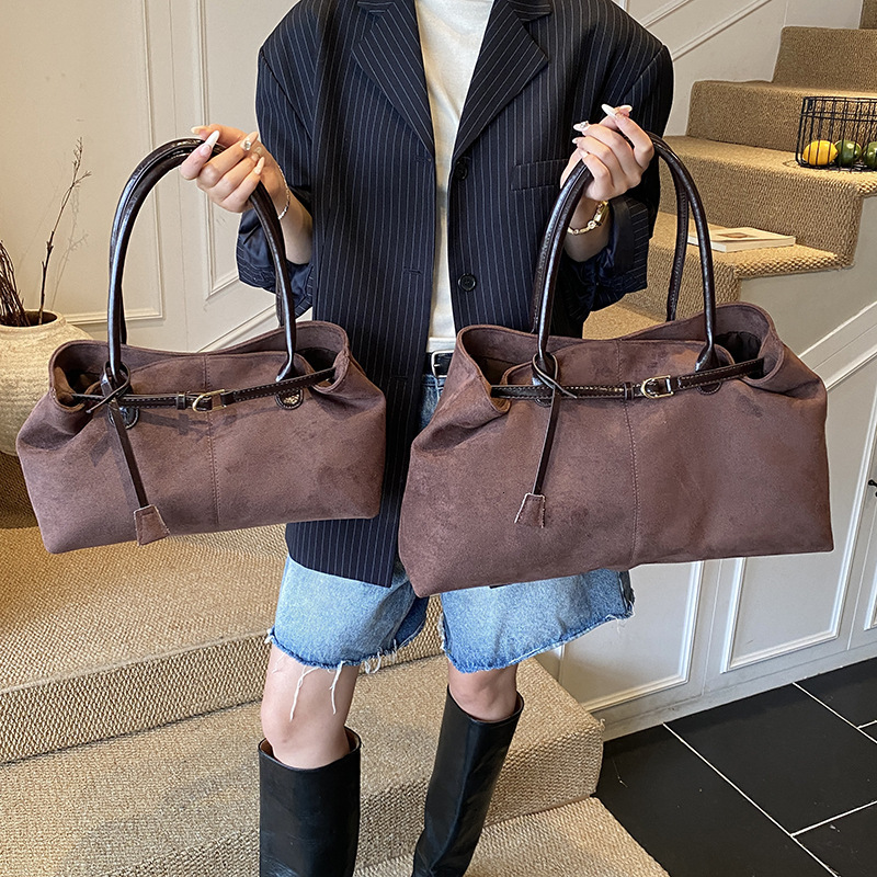 Free shipping designer bag Handheld Large Capacity Tote Bag for Women New Autumn Winter Trendy Simple Commuter Shoulder Underarm Bag