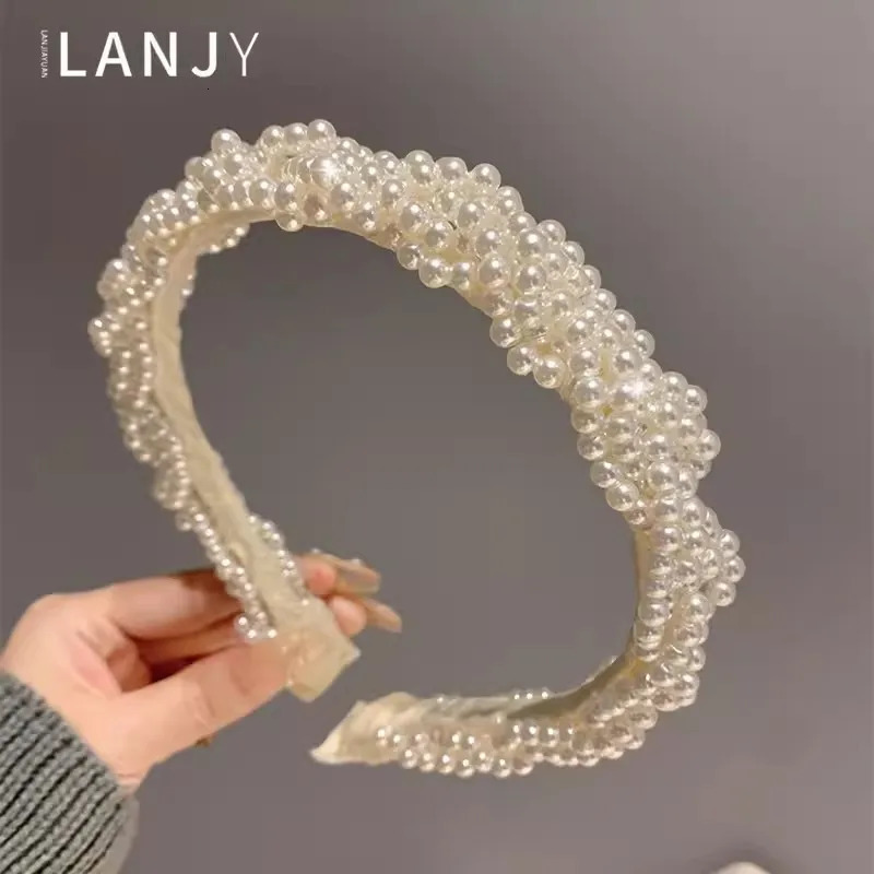 Korean retro pearl hair accessories headband for women pressed hair hairpin sweet and versatile womens hair bands going out 251023