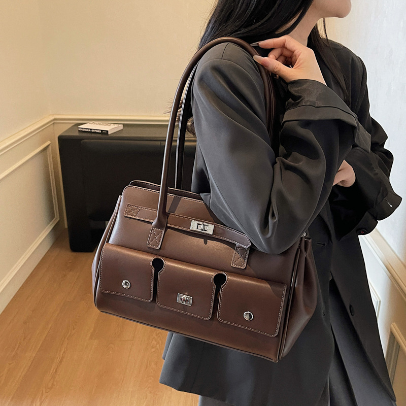 French Fashion Exquisite Design Elegant Shoulder Bag Autumn and Winter New Collection Solid Color Simple Style Women's Shoulder Bag Luxury Design