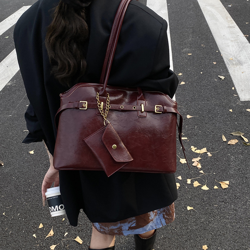 Free shipping designer bag Autumn and Winter Oil Wax Leather Handheld Briefcase for Women New Large Capacity Commuter Shoulder Bag Crossbody Tote Bag