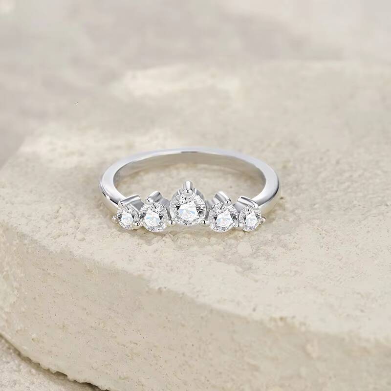 Factory Wholesale Classic Round Moissanite Ring 925 Sterling Silver Plating Suitable for Daily Dating and Wedding Gemstones Ring