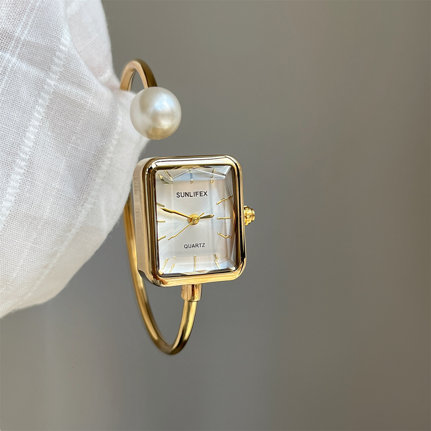 Designer Watch Gold Square Pearl Bracelet Watch For Women, Light Luxury, Niche, Vintage Style, Luxury Simple And Elegant, Fashionable And Exquisite Qu