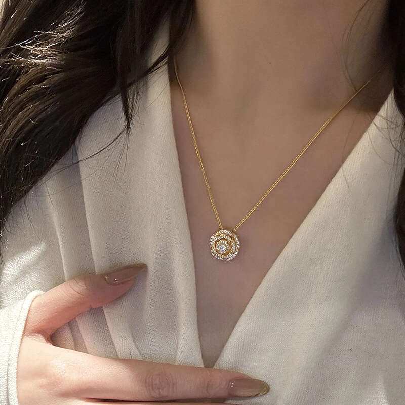 Traditional Rotating Camellia Necklace 2025 New Model Sparkling Full Dia Exquisite Small Gold Flower Pendant
