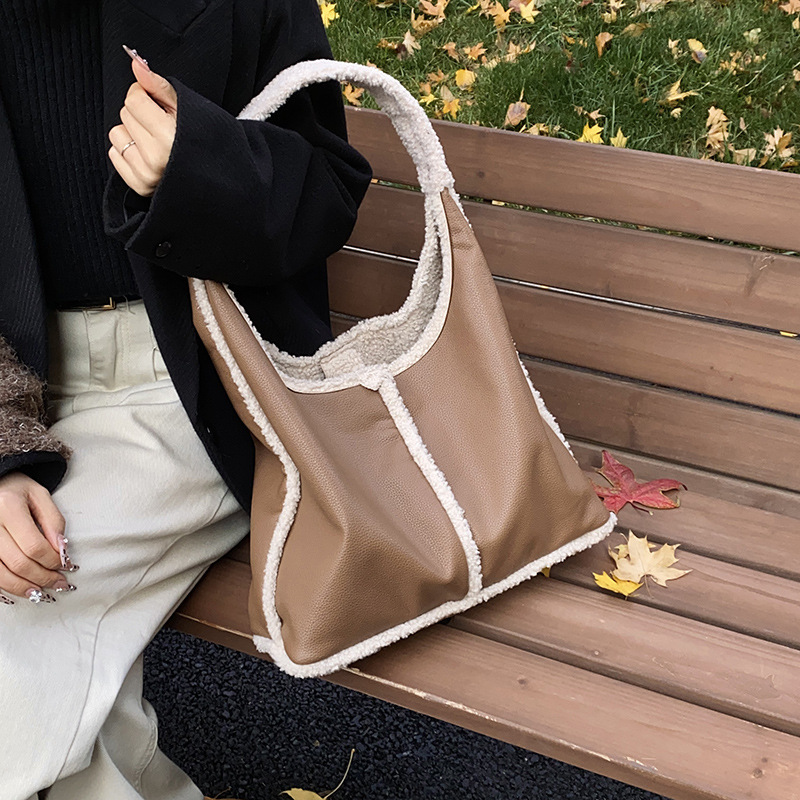 Autumn and winter new fur shoulder bag designer women's armpit bag fashionable retro nostalgic plush handbag
