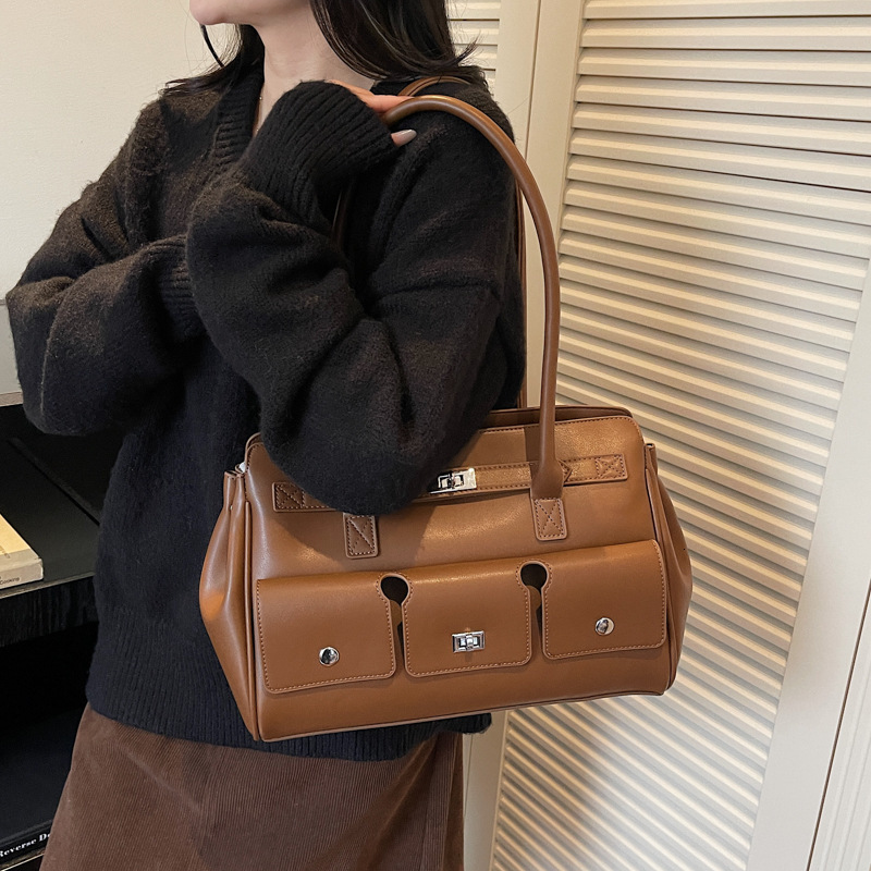 French Fashion Exquisite Design Elegant Shoulder Bag Autumn and Winter New Collection Solid Color Simple Style Women's Shoulder Bag Luxury Design