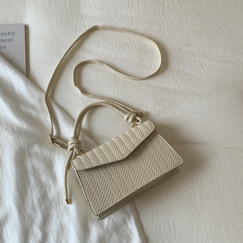 Minimalist fashion small square bag winter new woven texture solid color handbag casual retro luxury women's shoulder bag elegant designer bag
