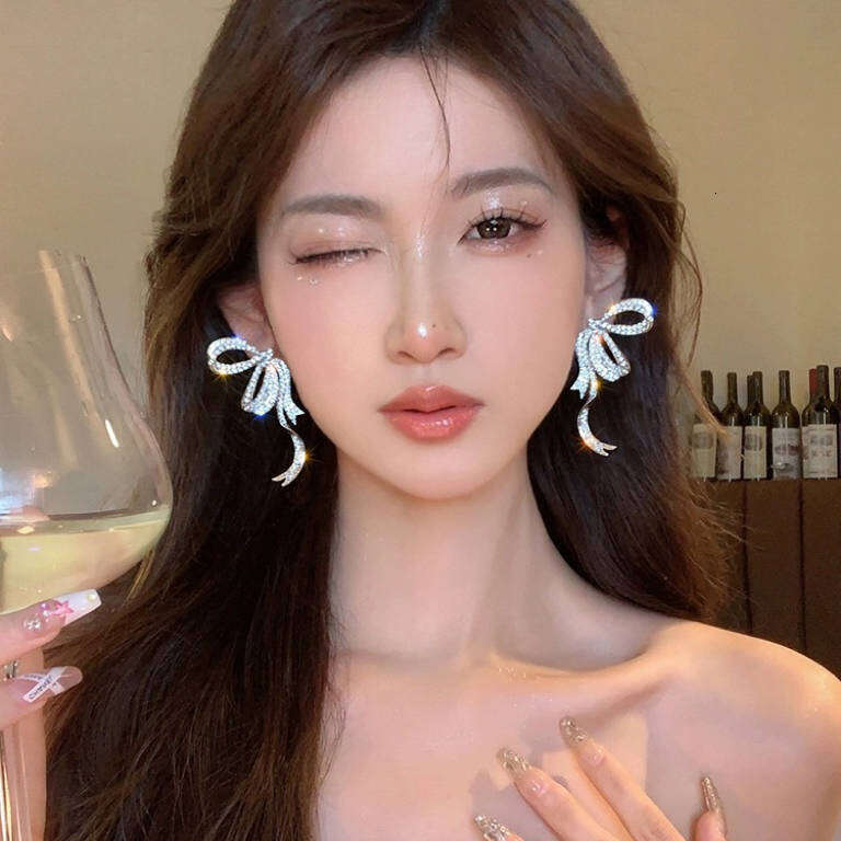 2025 Autumn New Bowknot for Women, Light Niche Design Sense, High-end Earrings, Unique Earrings