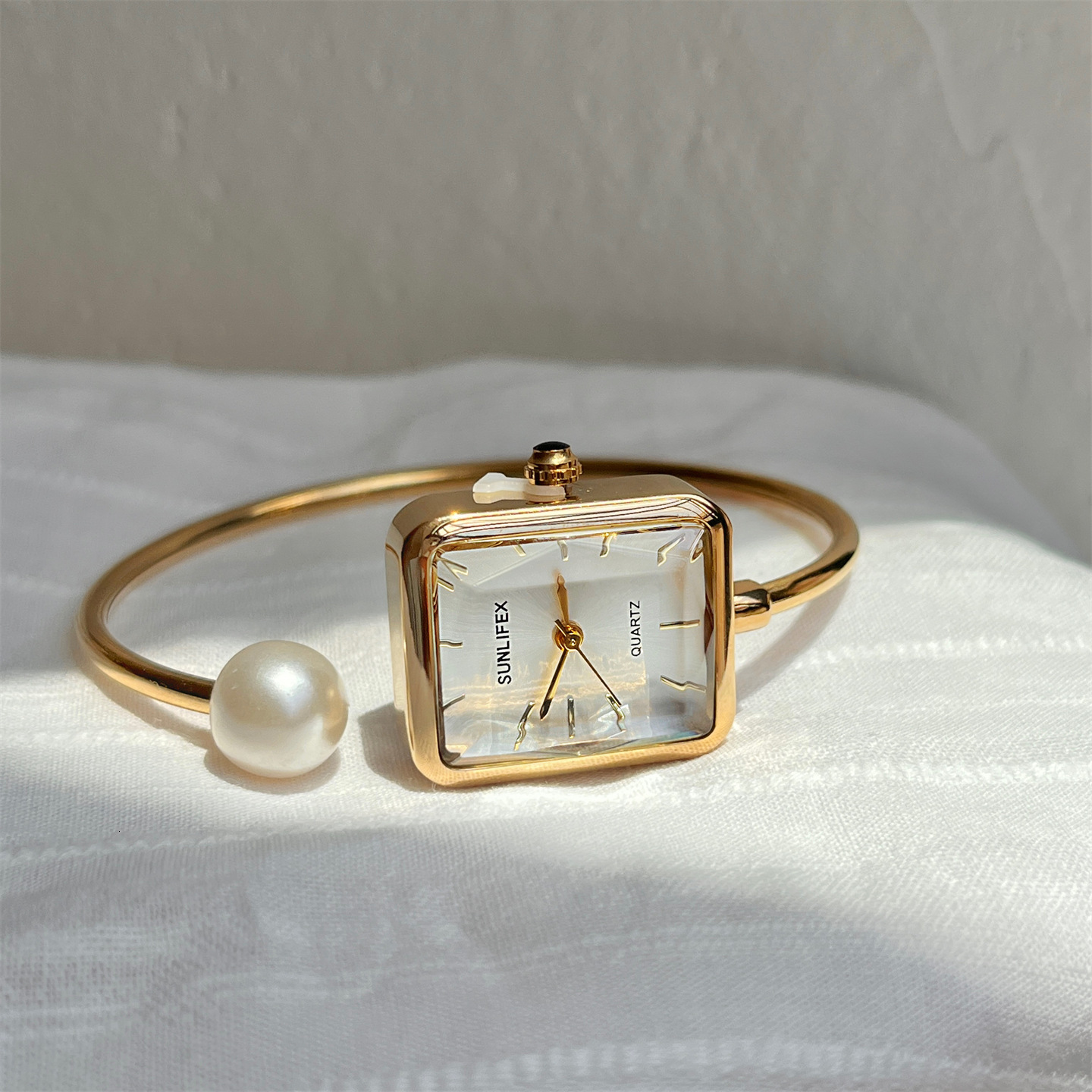 Designer Watch Gold Square Pearl Bracelet Watch For Women, Light Luxury, Niche, Vintage Style, Luxury Simple And Elegant, Fashionable And Exquisite Qu