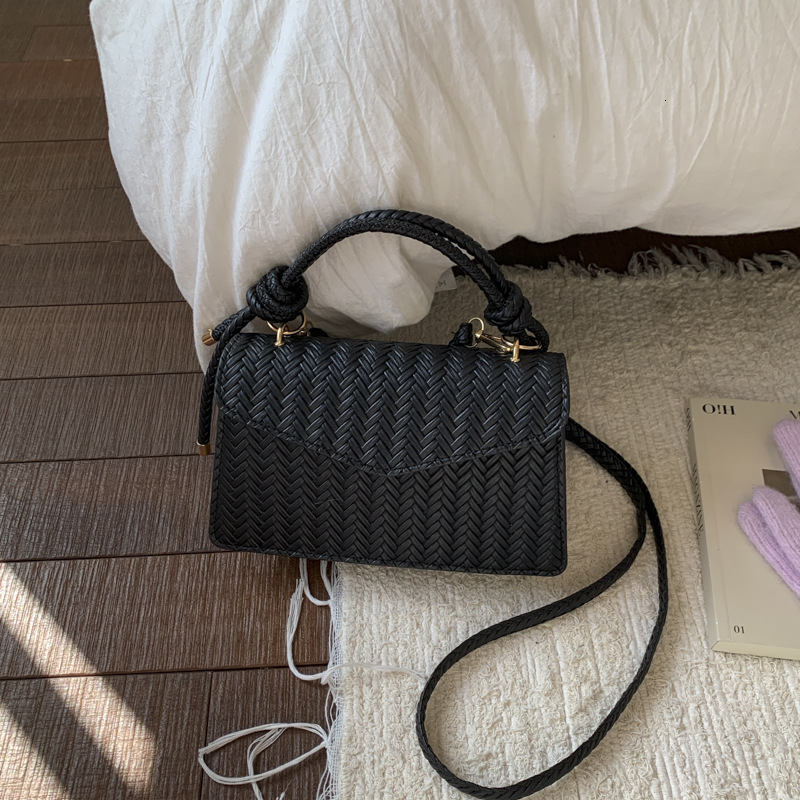 Minimalist fashion small square bag winter new woven texture solid color handbag casual retro luxury women's shoulder bag elegant designer bag