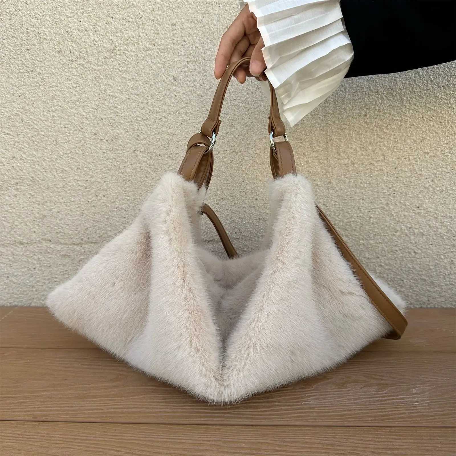 Womens Plush Crossbody Bag Single Shoulder Handbag Large Capacity Casual Autumn Winter Fur Bag Fashionable AllMatch Bag Y251027