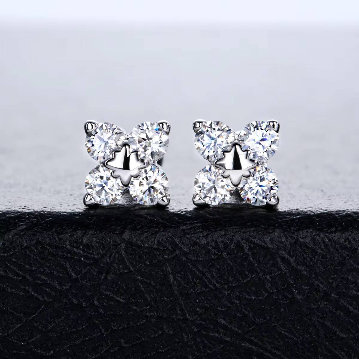 Custom Wholesale 925 Sterling Silver Round Cut GRA Certified VVS Moissanite Earrings Four Leaf Clover Stud Earrings for Women